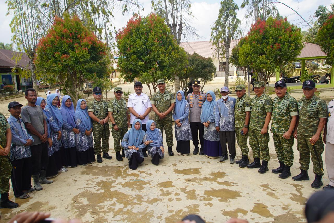 Sinergi TNI-Polri : Wakil Panglima TNI dan Gubernur Akpol Tinjau Pemulihan Pascabanjir di Aceh Tamiang