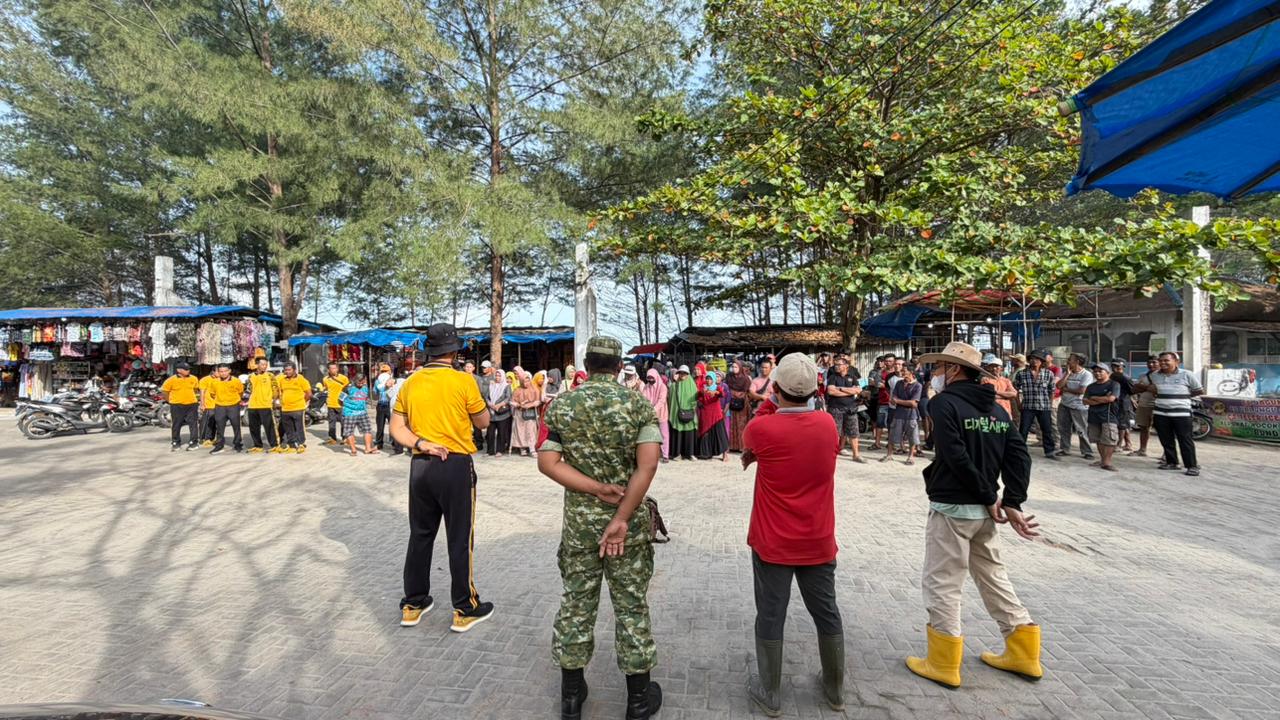 Polsek Teluk Segara Dukung Program ASRI dan GEMPAR lewat Aksi Bersih Pantai Jakat pasca Libur Hari Raya ID