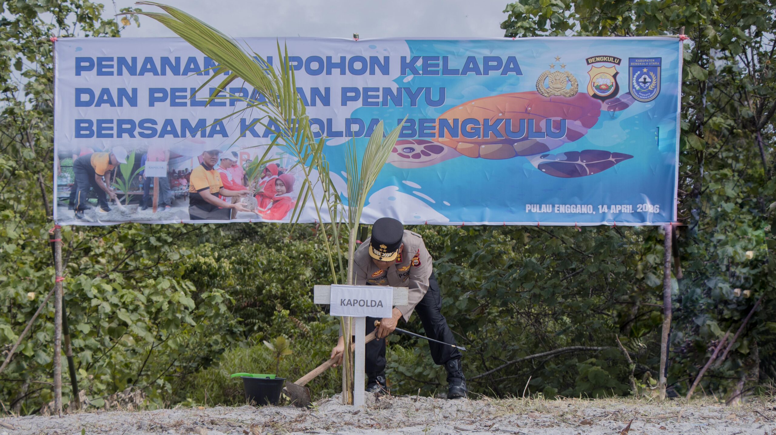 Kapolda Bengkulu Kunjungi Pulau Enggano, Tegaskan Komitmen Pelayanan hingga Pelestarian Lingkungan