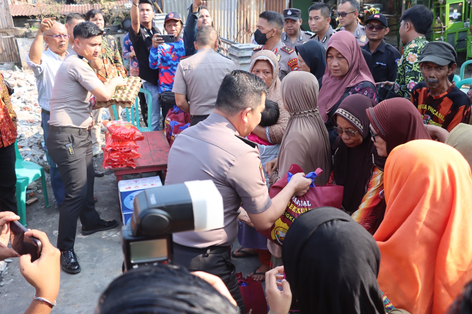 Kepedulian Polri , Kapolda Bengkulu wujudkan Bedah Rumah Korban Kebakaran, Tebar Harapan Baru
