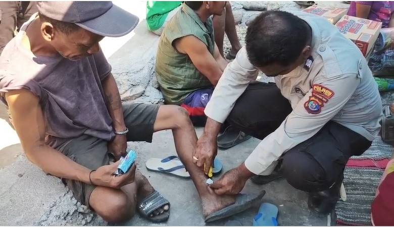Menembus Jalan Terjal, Polri Hadir Membawa Harapan : Kapolres Nagekeo Salurkan Bantuan Kapolda NTT untuk Warga Terdampak Gempa