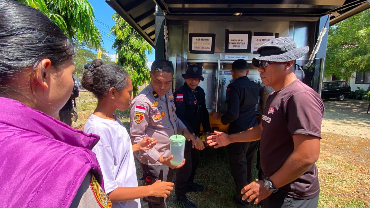 Polri Salurkan Bantuan Water Treatment untuk Korban Gempa di Mbay